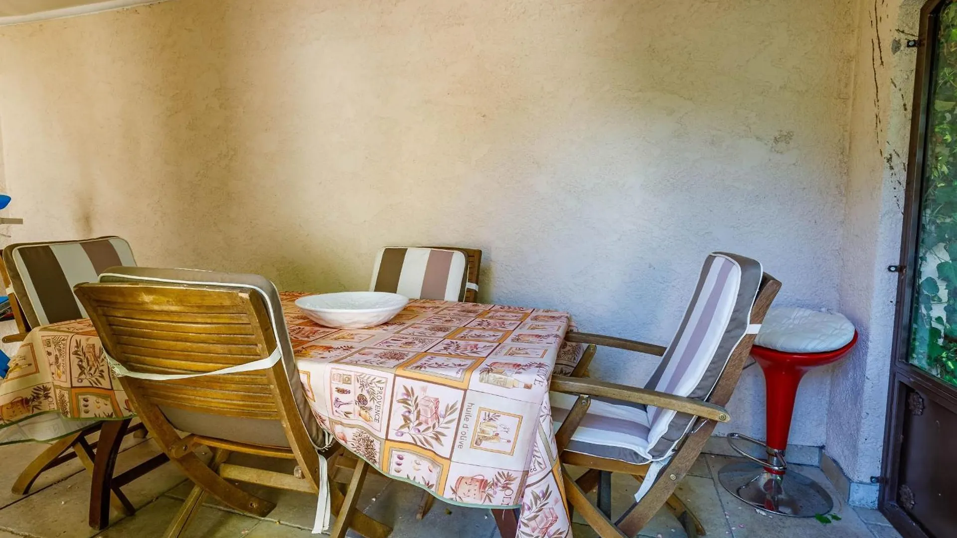 Fully Equipped Apartment With Pool And Garden Taradeau France